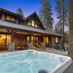 4BR Luxe Home | Chefs Kit, HotTub, Firepit, GameRm