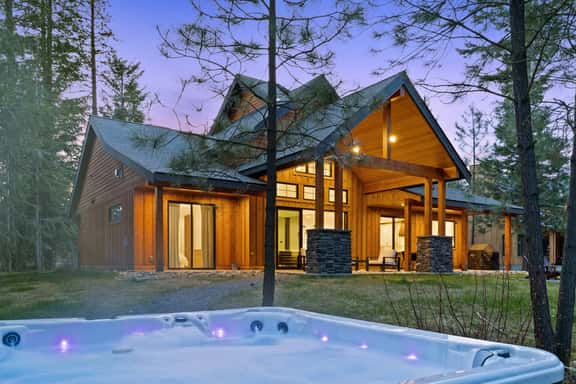 Secluded Lux Home | Hot Tub, Chefs Kit, Sleeps 16 - Image 1