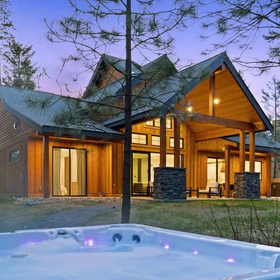 Secluded Lux Home | Hot Tub, Chefs Kit, Sleeps 16 - Image 1