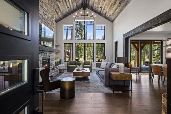 Lucky Elk Lodge - Image 1